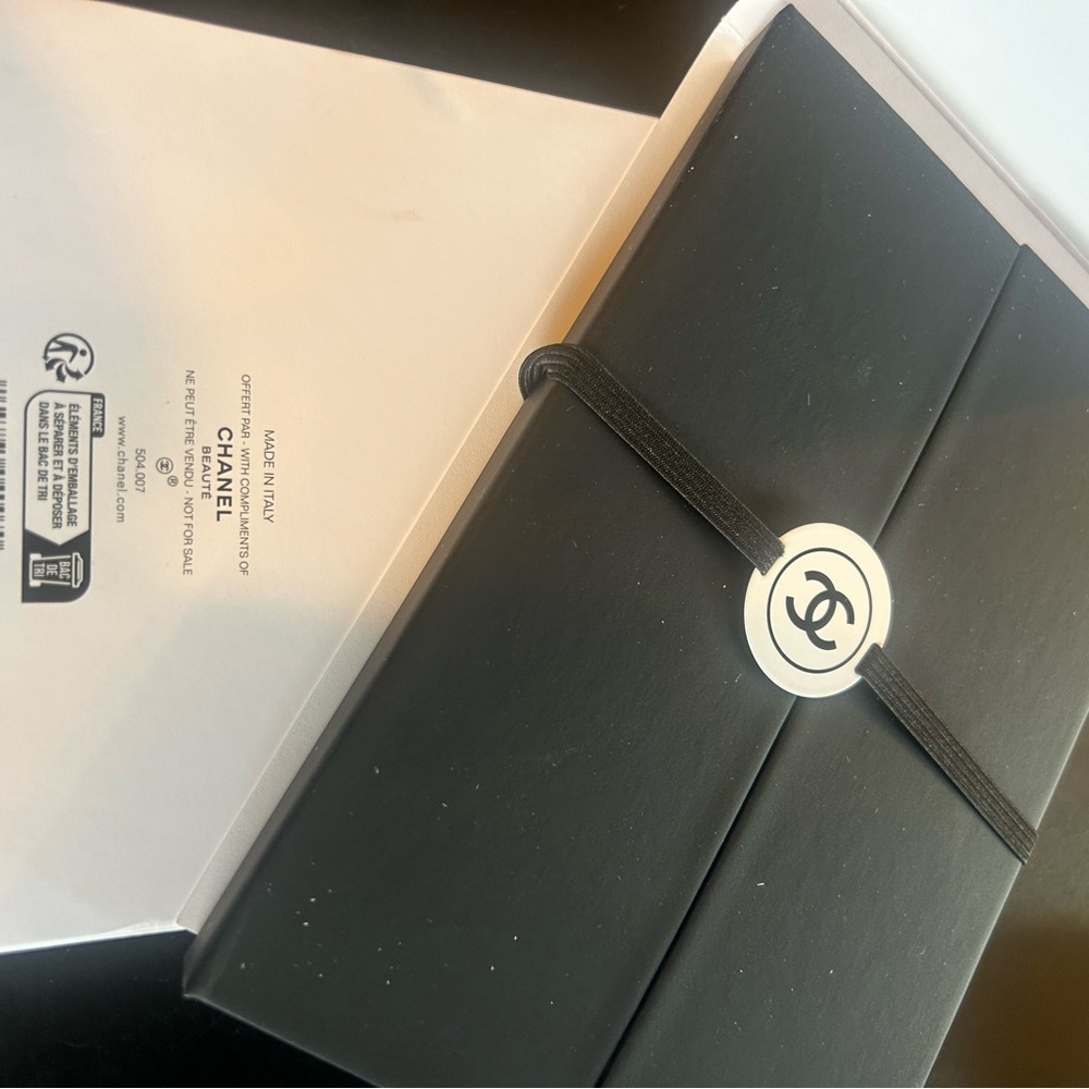 New! CHANEL Sticky Note Set - Picture 5 of 9